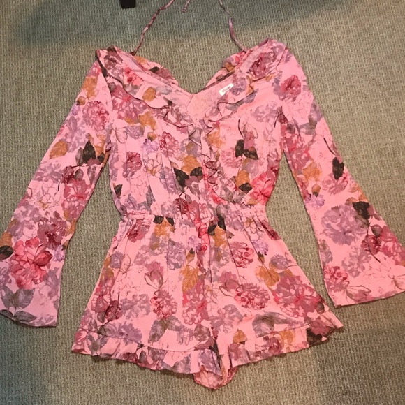 ❌SOLD❌ Long Sleeve Romper - Picture 2 of 4